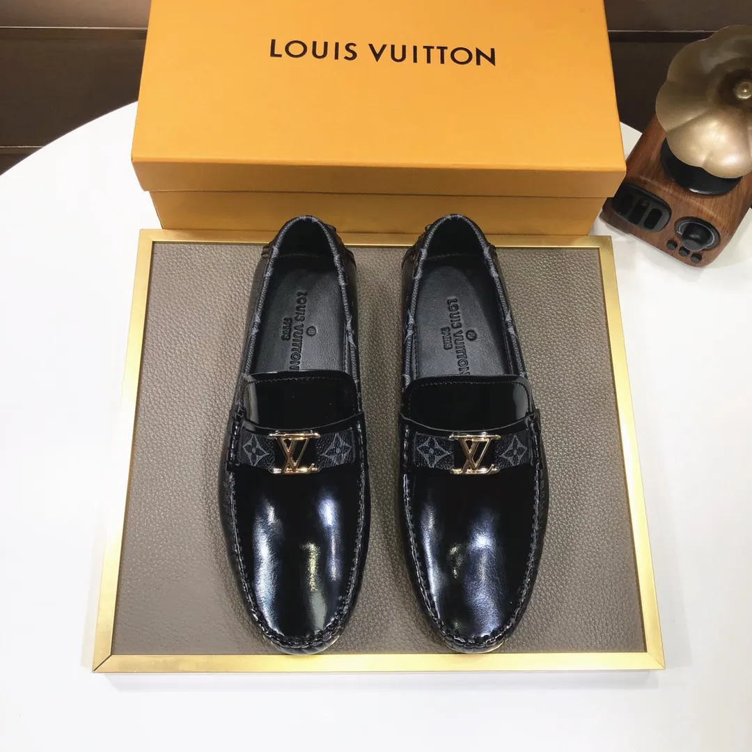 Men's men's shoes 💰420💰 [LV Doudou Shoes] (sheepskin lining) new model is on the market, available on the official website. The new Doudou shoes are processed into single-color materials, and the uppers are made of imported cowhide material. The body of the shoe is fully hemmed with mark thread, and is lined with imported original cowhide leather. The elegant shoe shape is super suitable for all-matching, and the size is 38-44.